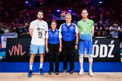 英雄联盟总决赛门票-博洛尼亚球员集体热身，积极备战接下来比赛