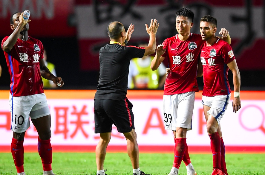 包含权健客场迎战富力，争夺保级存世的词条