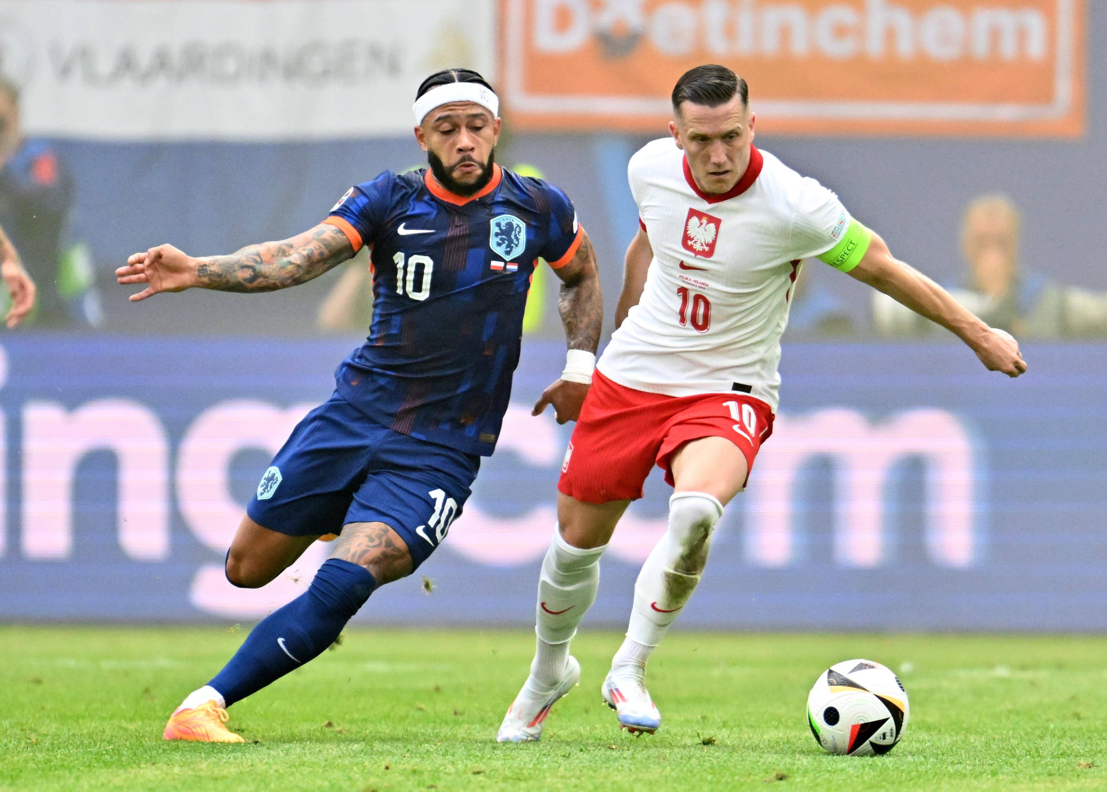 足球比赛惊现精彩一幕:团队配合胜出的简单介绍 足球比赛惊现精彩一幕:团队配合胜出的简单介绍