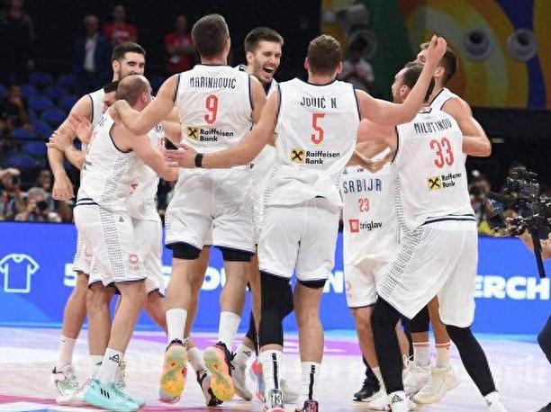 德国击剑选手表现出色，勇夺金牌赛场