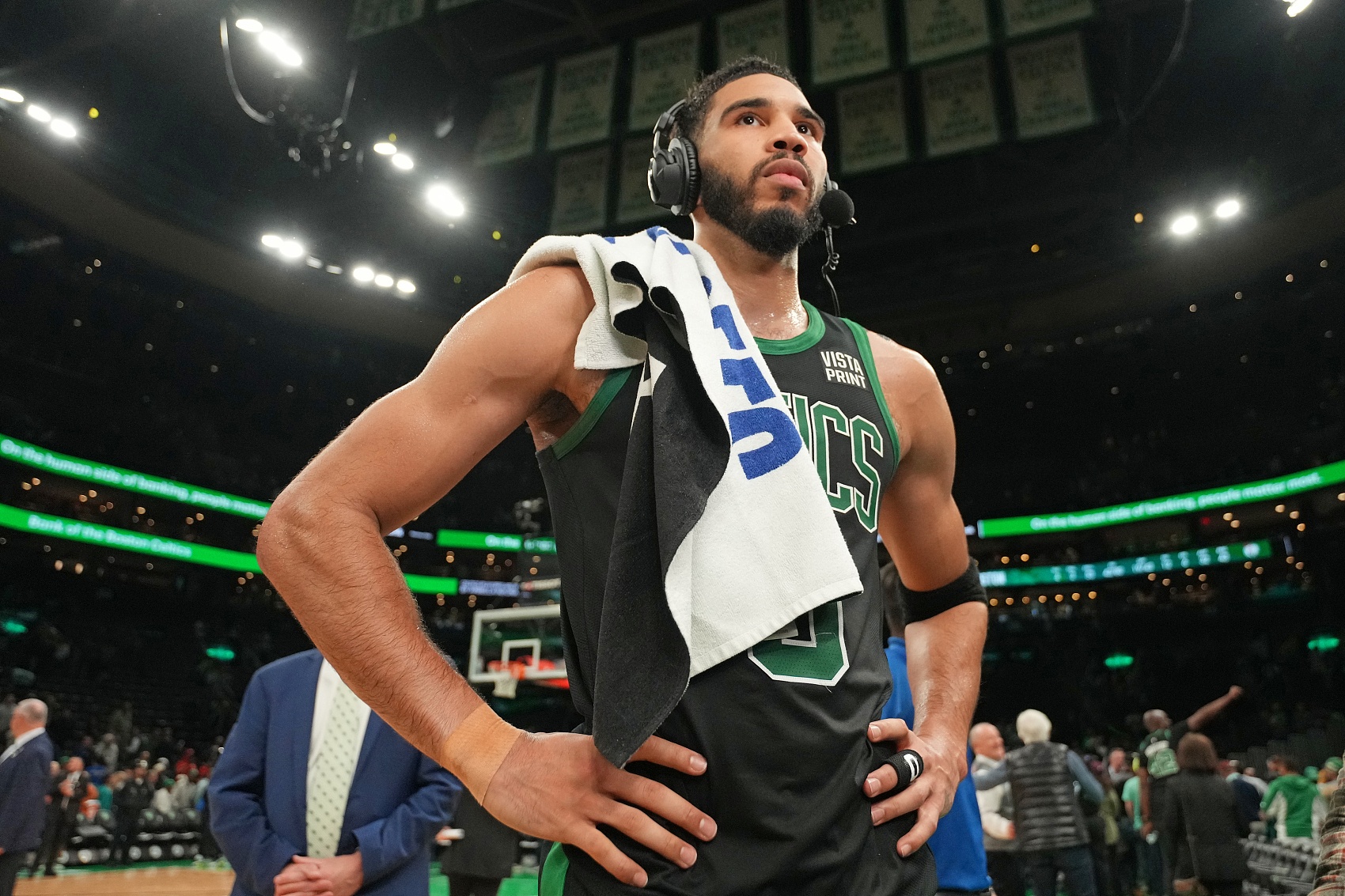 国王翻盘雄鹿，塔图姆惊艳四座