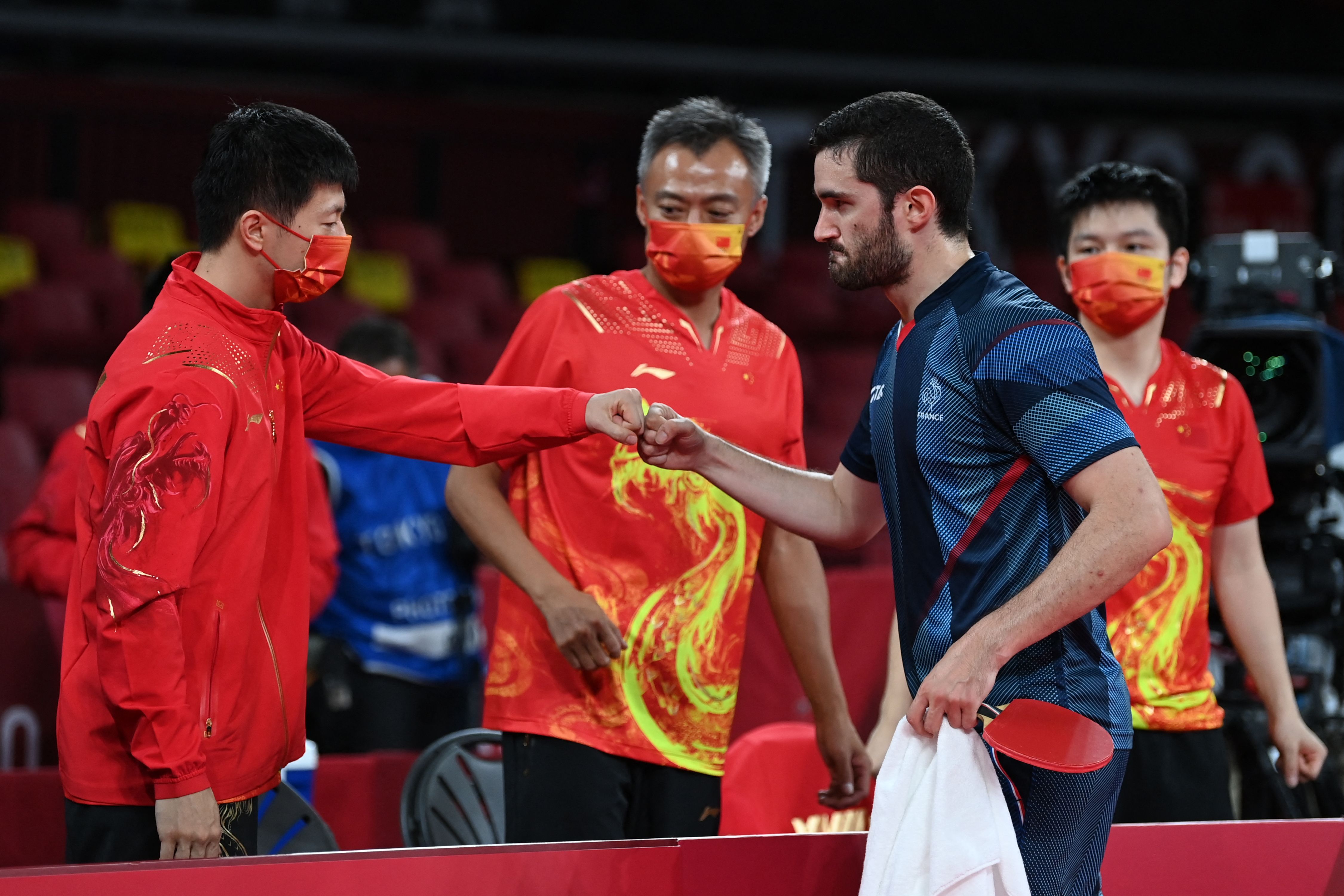 英格兰队险胜日本队,马龙点燃赛场 英格兰队险胜日本队,马龙点燃赛场