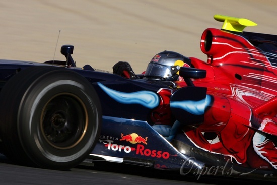 雷诺车队横扫红牛二队，拉塞尔刷新纪录