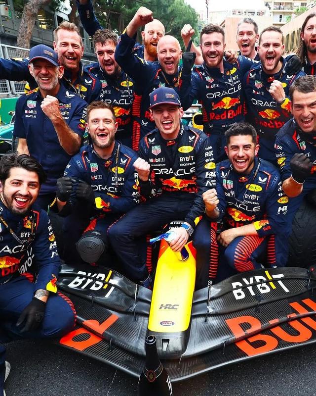 梅赛德斯力克雷诺车队，维斯塔潘扛起全队