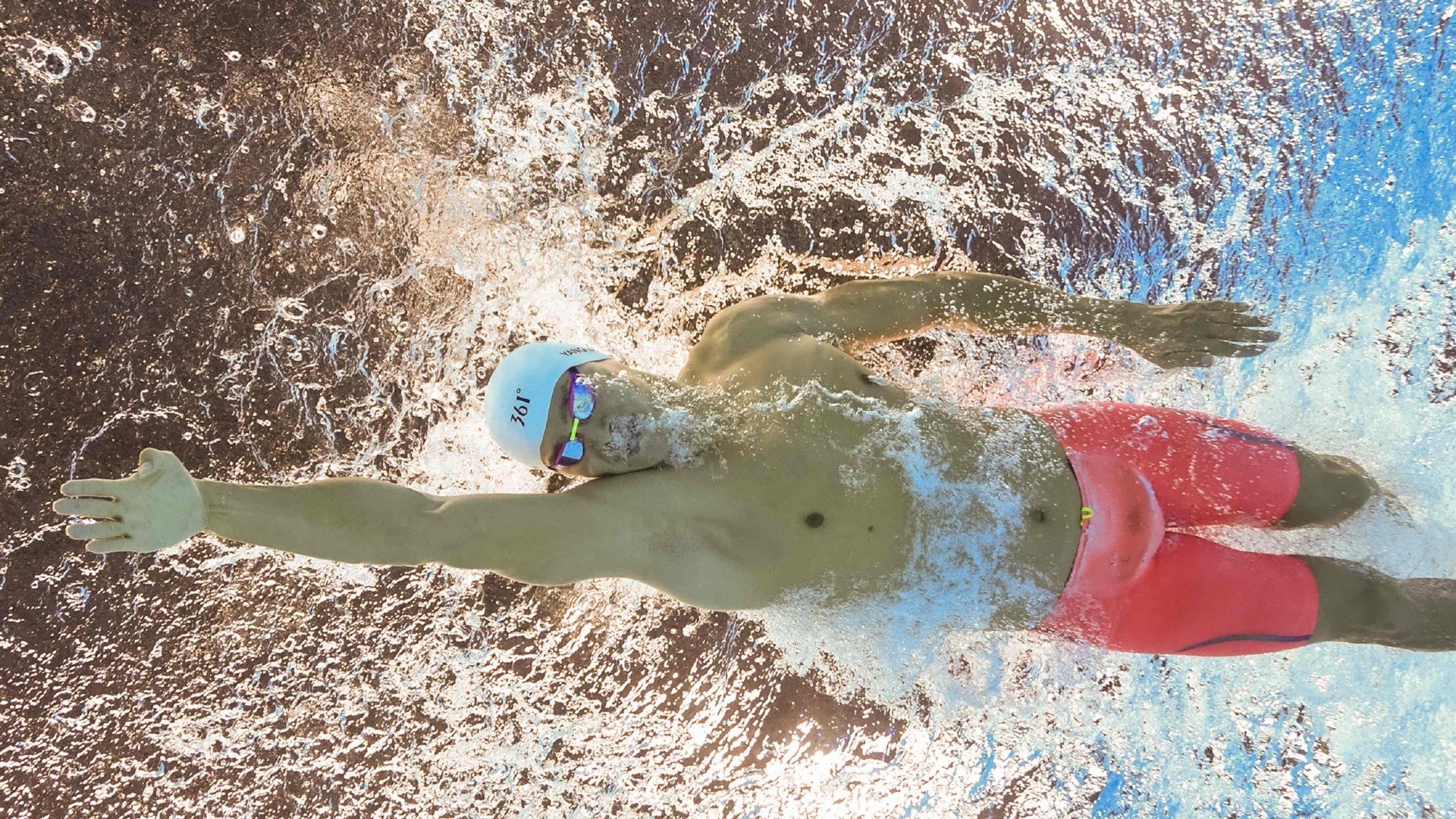 黄金公牛碾压红牛!凯恩帽子戏法宣告比利亚雷亚尔制霸奥地利