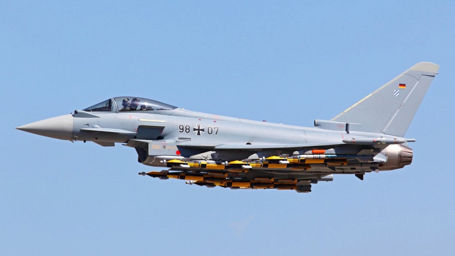 引擎与绿茵的碰撞，当F1街道赛遇见足球奇迹—莱比锡红牛如何掀翻伊朗神话